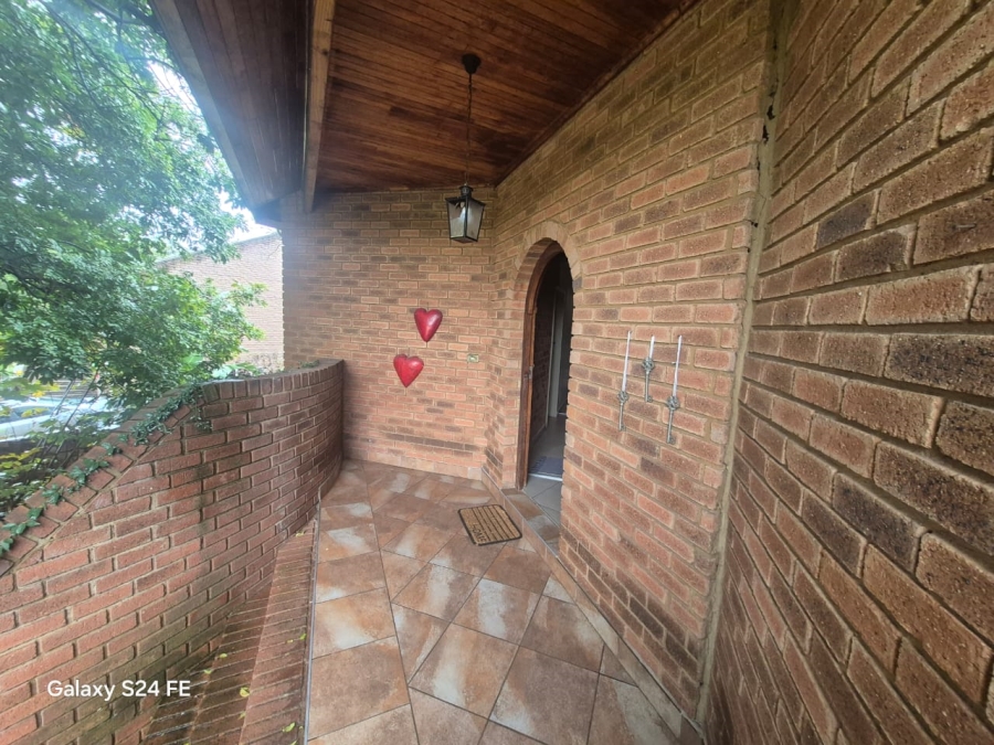 4 Bedroom Property for Sale in Safari Gardens North West